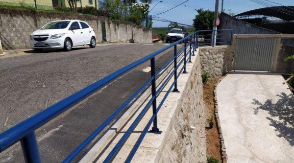 Nova ​pavimentação e muro de contenção em Santa Inês e Industrial