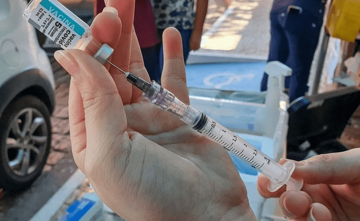 Espírito Santo inicia vacinação de adolescentes com comorbidades e define critérios para a dose de reforço