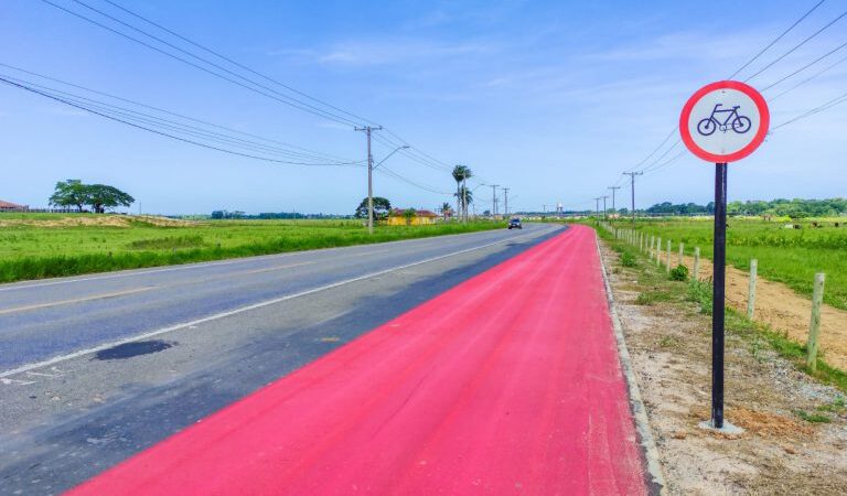 Prefeitura de Linhares inicia pintura da nova ciclovia entre o bairro Aviso e Residencial Mata do Cacau