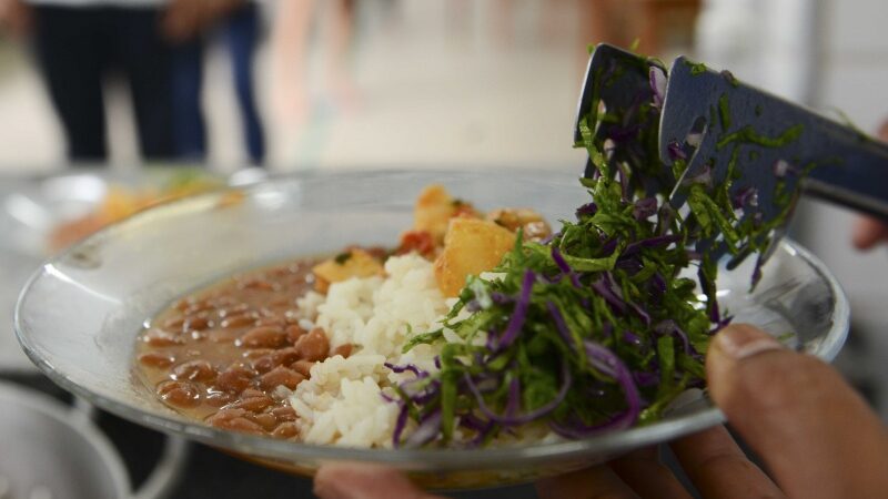 Alimentação balanceada e de qualidade nos cardápios de crianças e estudantes de Vitória