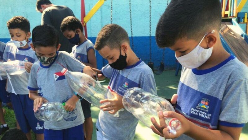 ​ Vila Velha: alunos aprendem a fazer vaso autoirrigável e antidengue com pet