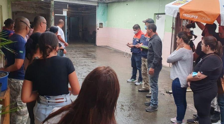 Prefeitura de Vila Velha resgata famílias de área de risco em Argolas
