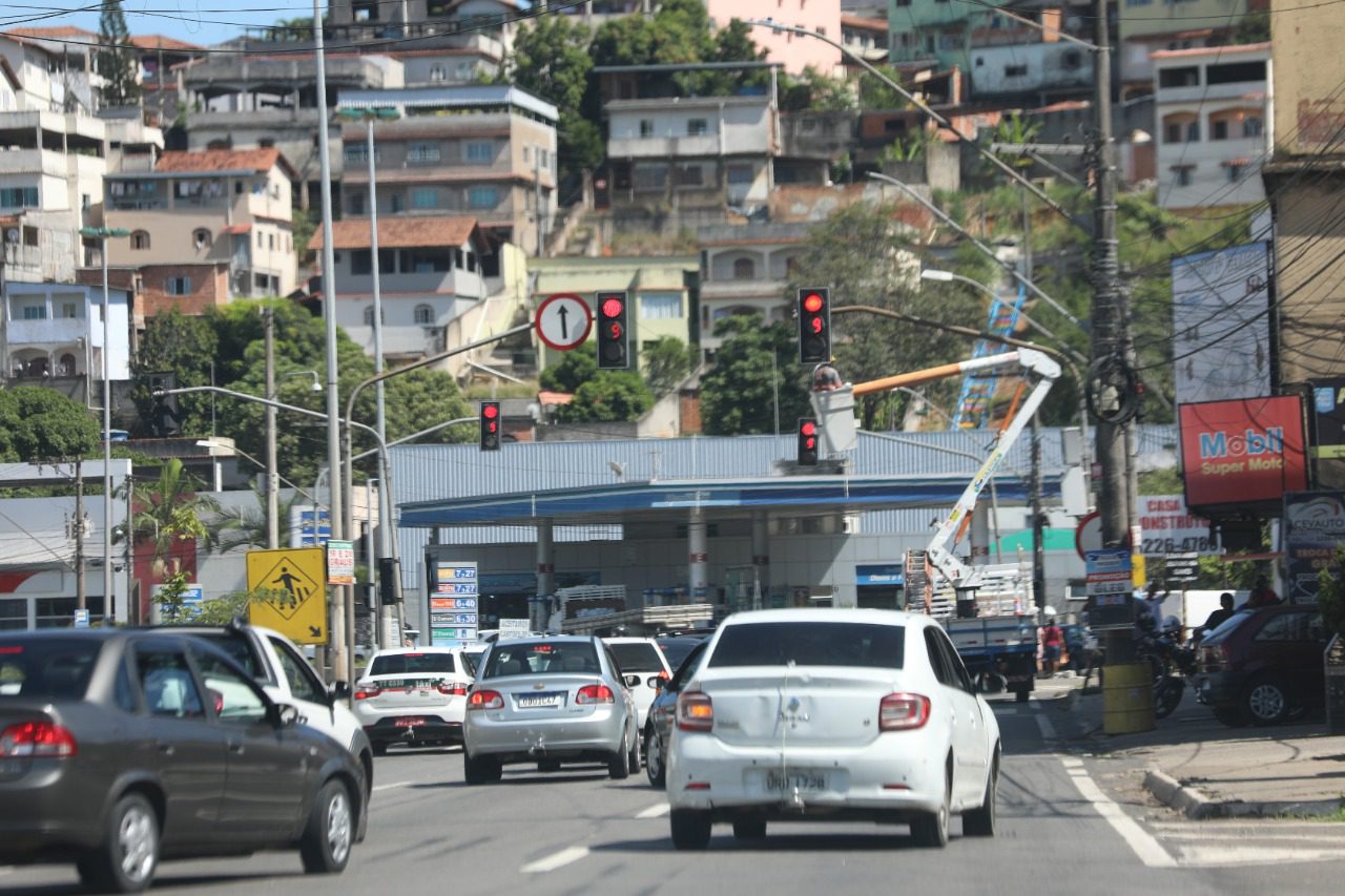 Cariacica: luminárias da Avenida Mário Gurgel (BR-262) começam a ser substituídas por lâmpadas LED