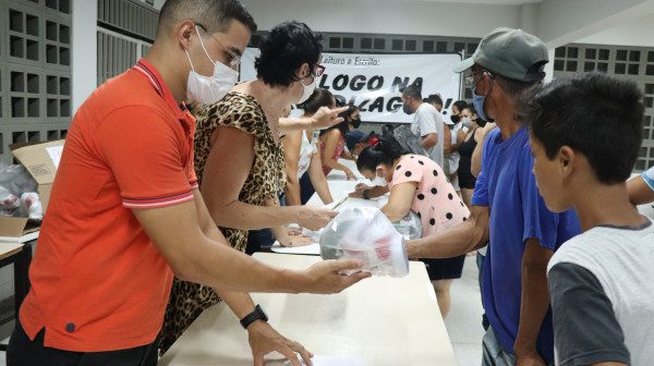Viana: mais de 52 mil uniformes são entregues para alunos da rede municipal de ensino