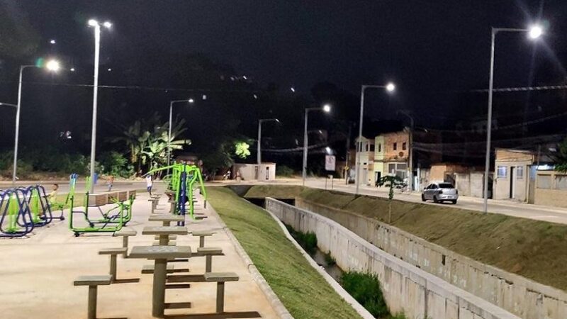 Serra recebe nova iluminação na avenida Manhuaçu em Nova Carapina