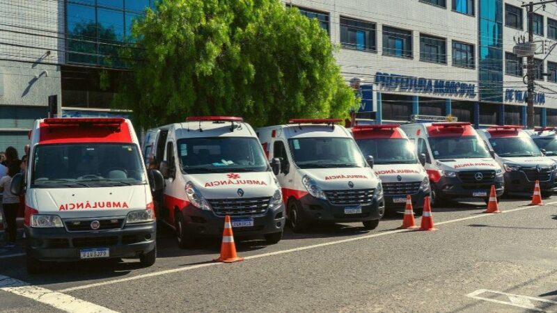 Prefeitura de Vila Velha entrega ambulâncias e automóveis para assistência à saúde