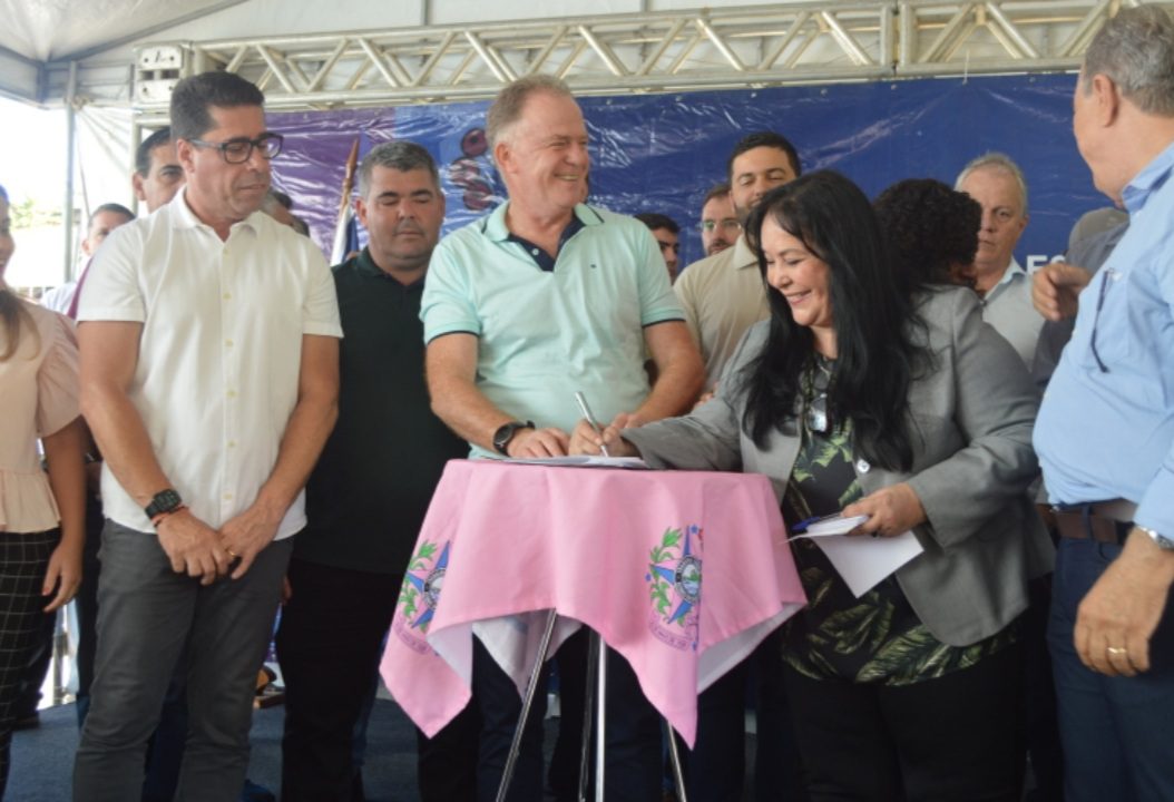 Senadora Rose de Freitas e governador Renato Casagrande autorizam obra de implantação da rede de esgoto de Rio Novo do Sul