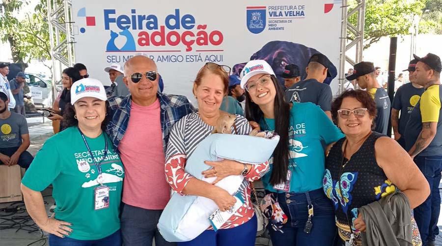 Prefeitura Vila Velha realizou mais uma edição da Feira de Adoção de Cães e Gatos e 30 animais ganharam um novo lar