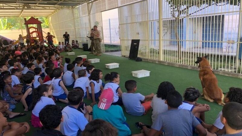 Alunos da rede de ensino Emef Aldary Nunes na Serra recebe projeto Patrulha Canina