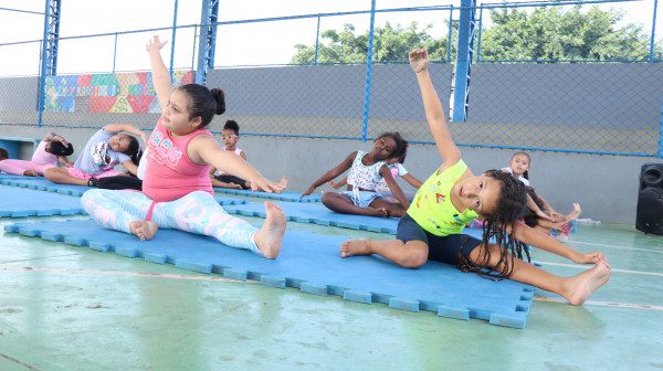 Mais de 800 alunas praticam ginástica rítmica nas escolas de Viana