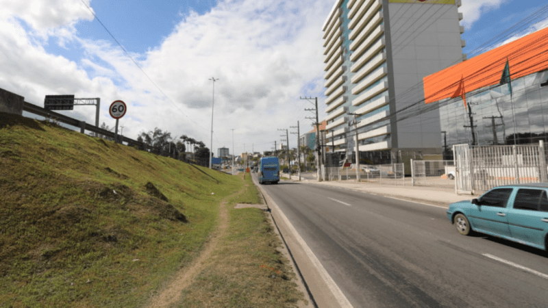 Nova pista na avenida Mário Gurgel vai melhorar o trânsito em frente ao Shopping Moxuara em Cariacica