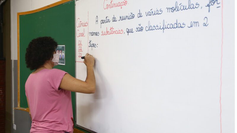 Projeto de Lei quer evitar desconto em bônus para professor