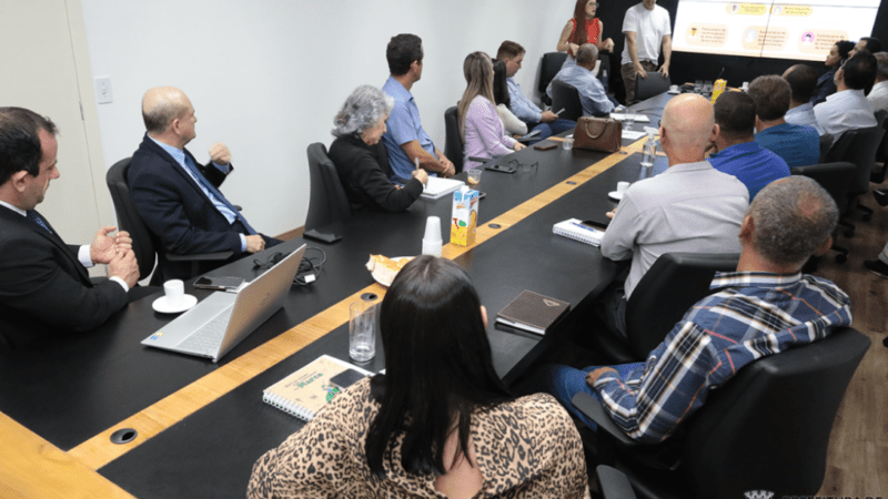 Prefeito Euclério Sampaio reúne secretariado para revisão de planejamento estratégico