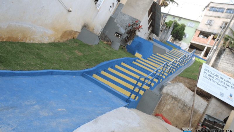Cariacica: moradores da Rua Urano comemoram nova escadaria em Cruzeiro do Sul