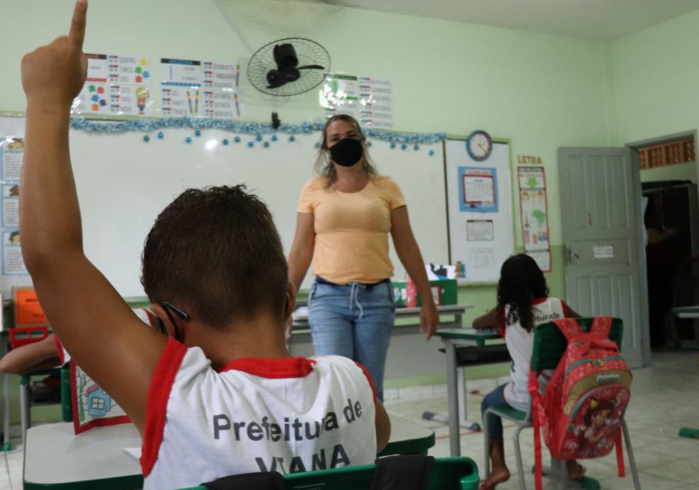 Viana anuncia novo aumento de 30% aos profissionais de Educação