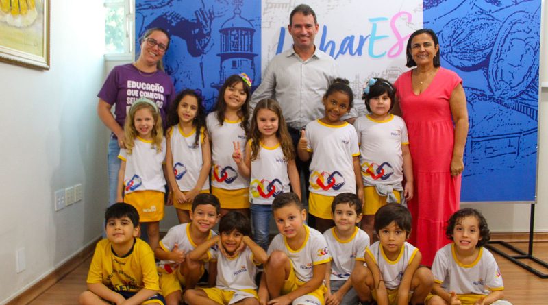 Prefeito de Linhares recebe visita dos estudantes do Sistema de Ensino Projetar