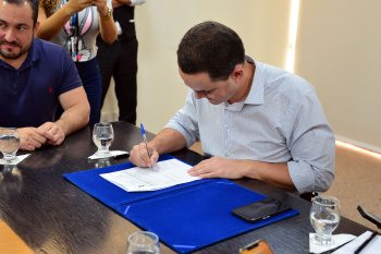 Prefeitura de Vitória assina ordem de serviço para reforma de três pontes