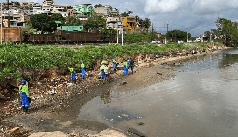 Mutirão de limpeza do manguezal na orla de Cariacica recolhe mais de 87 toneladas de lixo