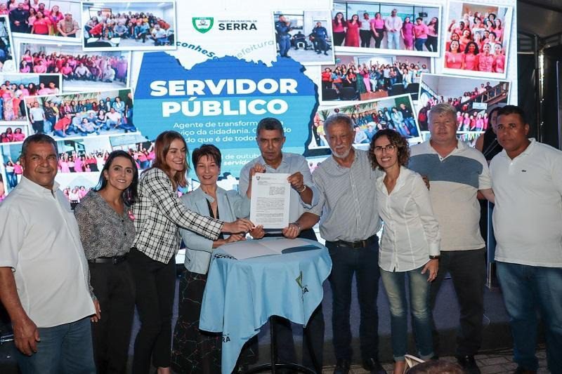 Prefeitura da Serra assina contrato para implantação de plano de cargos, carreiras e remuneração