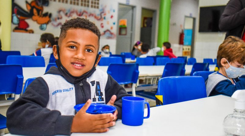 Departamento de Merenda escolar elabora cardápios especiais para celebrar Dia das Crianças em Linhares