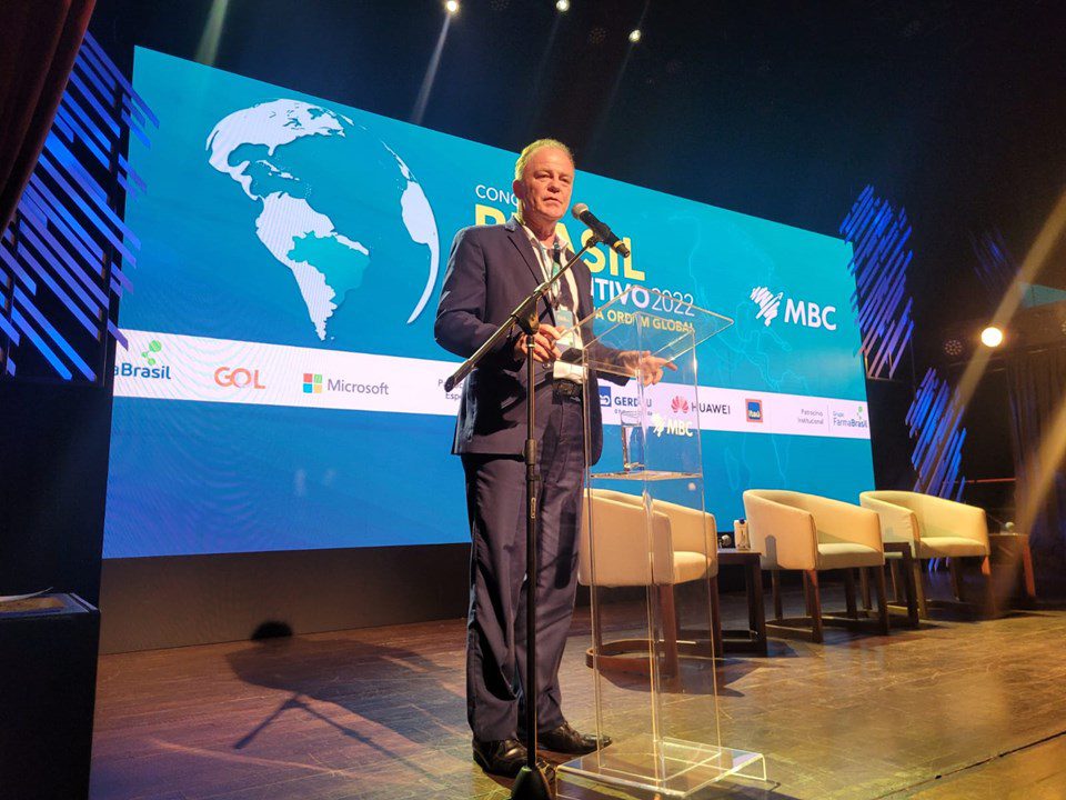 Governador Renato Casagrande participa de debate sobre economia verde em congresso