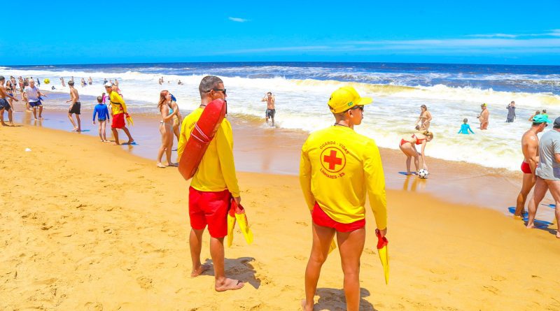 Operação Salvamar registra mais de 280 atendimentos nas praias de Linhares no último fim de semana