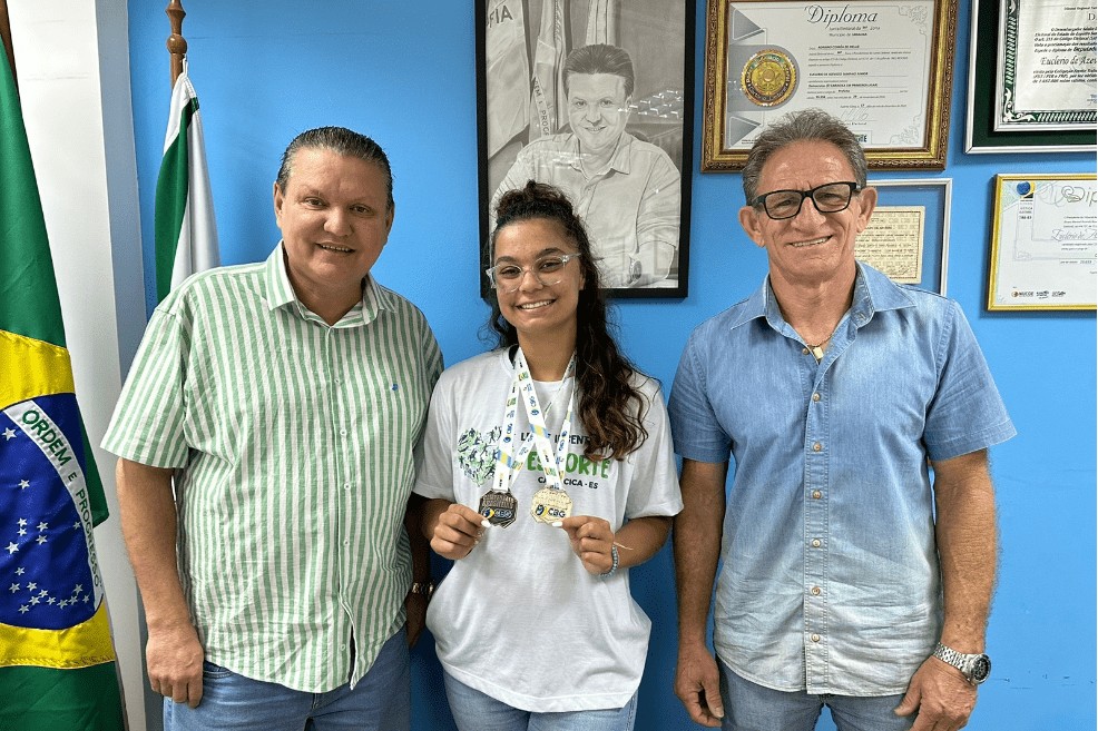 Prefeito Euclério Sampaio recebe campeões e promessas do esporte de Cariacica