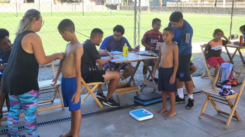 ​Projeto em Vila Velha oferta aulas de futebol para 240 crianças e adolescentes da rede