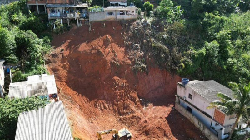 Secretaria de Obras de Cariacica inicia construção de muro de contenção e instalação de geomanta em Vila Prudêncio