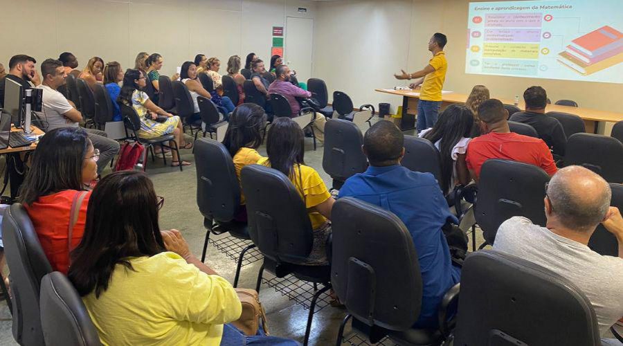 ​Projeto Alfabetiza Vila Velha realiza formação para mais de 1.100 professores