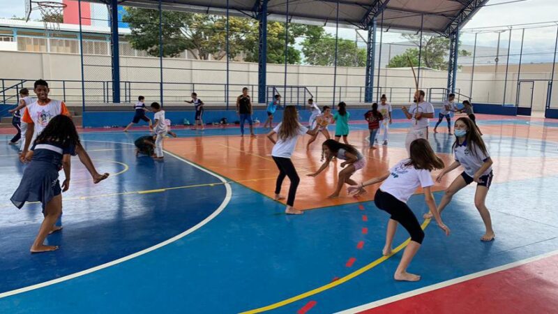 Projeto de Vila Velha leva capoeira para mais de 150 alunos em Terra Vermelha