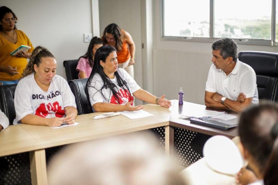 Prefeito da Serra Sergio Vidigal recebe uma comissão de mães de alunos para dialogar sobre segurança nas escolas