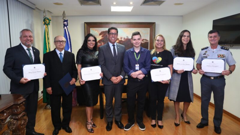 Fachada da Assembleia Legislativa do ES ganha cor em alusão a conscientização do autismo