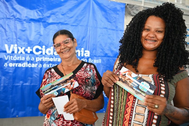 Mais de 400 famílias recebem cartões do programa Vix + Cidadania
