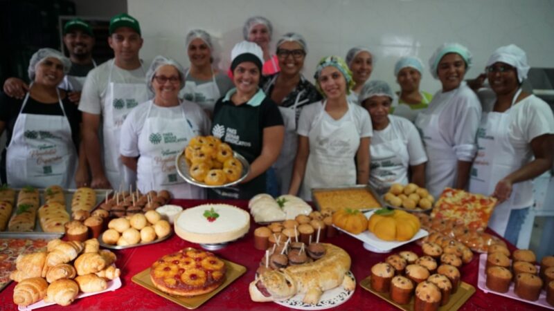 Moradores da zona rural de Cariacica concluem curso de produção de pães e bolos