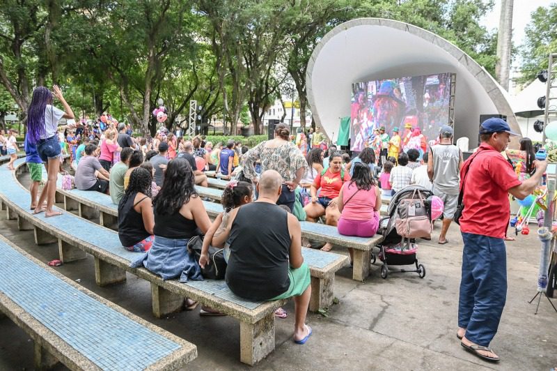 Aniversário do Parque Moscoso em Vitória se transforma em local de seresta e reúne famílias
