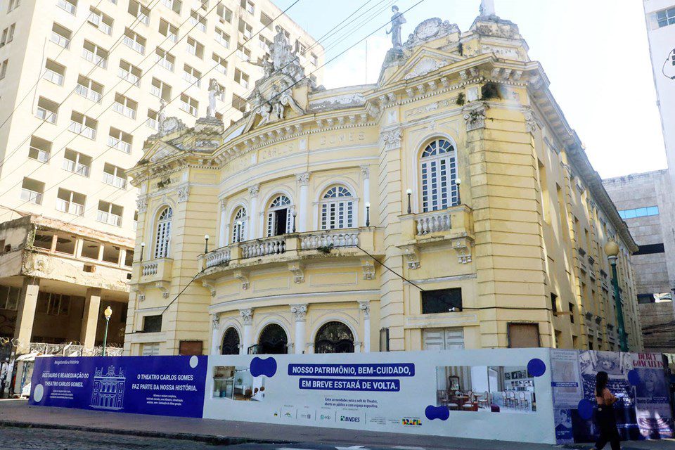 Governo do Estado inicia obras de restauro do Theatro Carlos Gomes