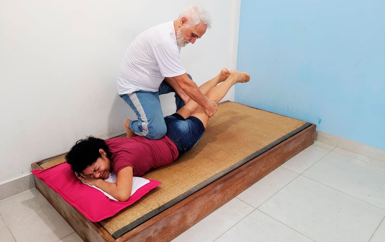 Especialista em coluna apresenta tratamento eficaz para prevenir e tratar a dor nas costas