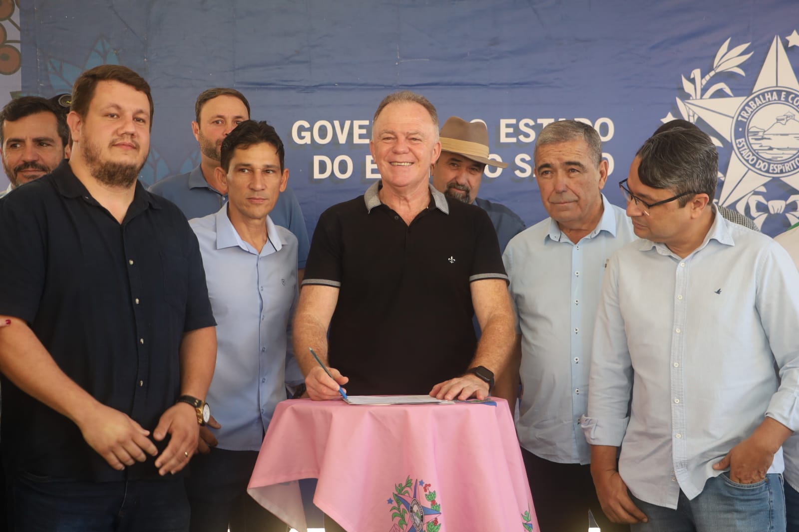 Governador anuncia planos de obras de infraestrutura e habitação popular em João Neiva