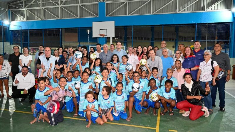 Lançamento de projeto de futsal em Vitória emociona estudantes da Emef Paulo Freire