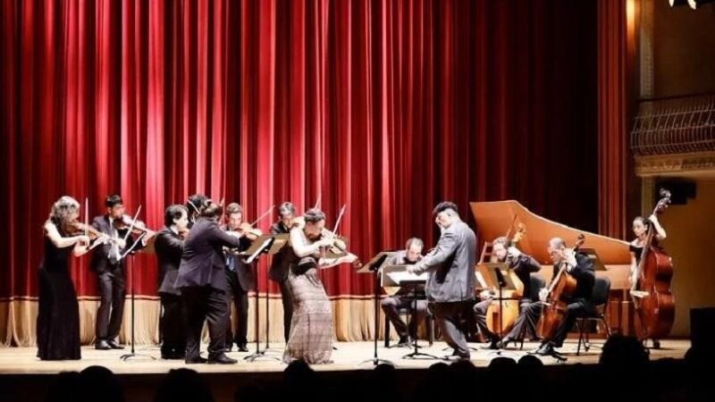 Emef Altair Siqueira Costa na Serra recebe concerto didático com a “A Trupe Barroca”