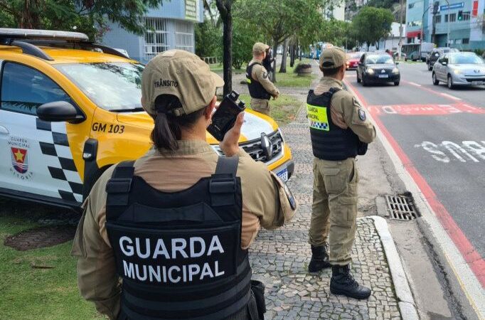Guarda Municipal de Vitória realiza campanha com motociclistas na Semana Nacional do Trânsito