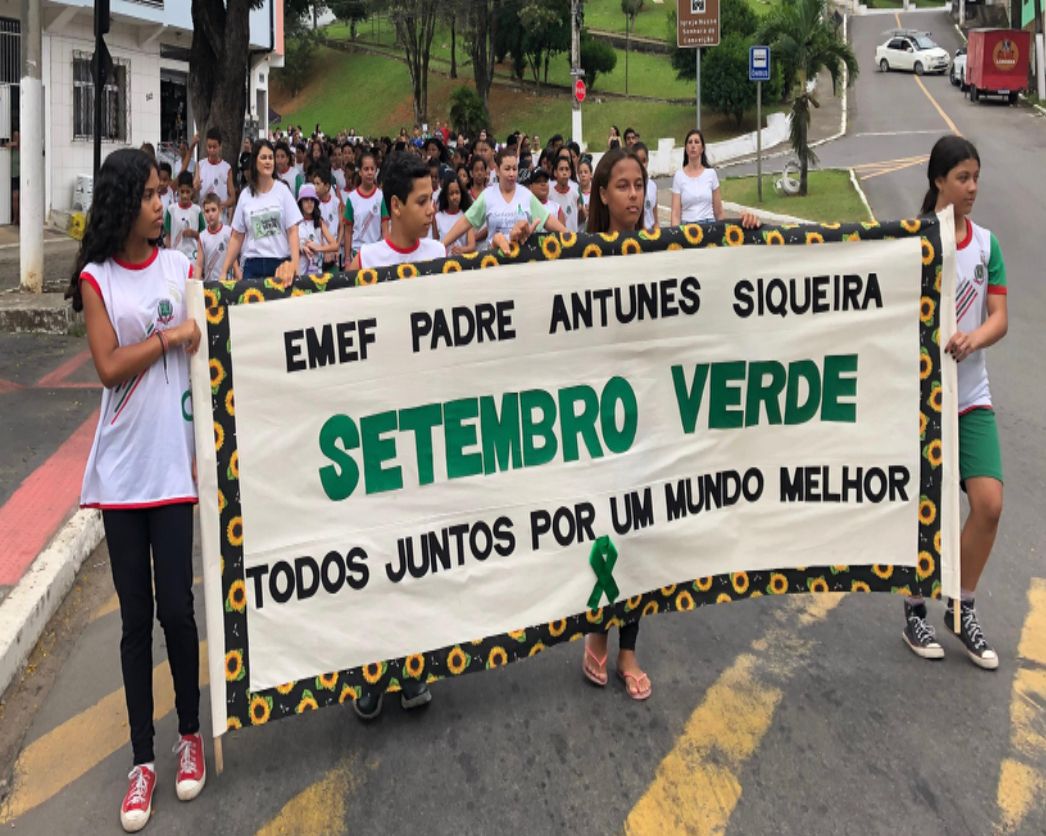 Alunos da EMEF Padre Antunes Siqueira em Viana caminharam juntos em prol da inclusão