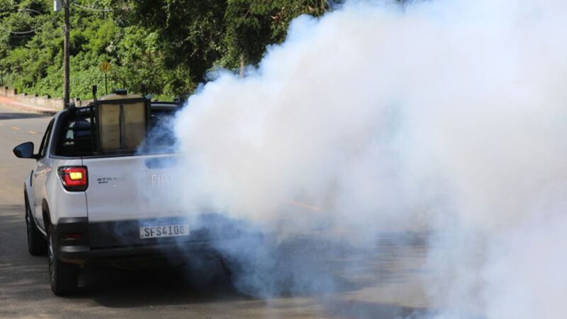 Carro fumacê passa por 27 bairros de Cariacica nesta semana