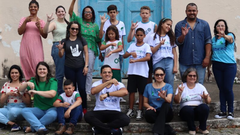 Viana realiza ação para enriquecer a língua de sinais com alunos do município