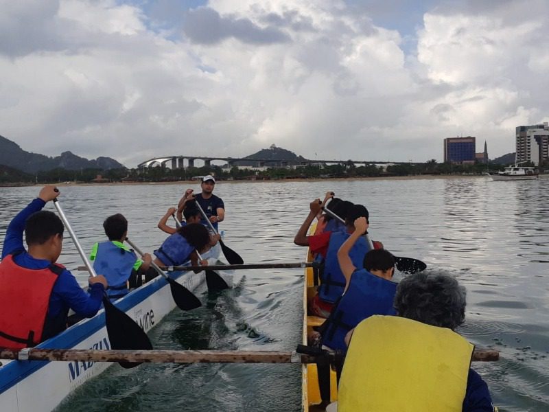 OAB-ES abre vagas para aulas de canoa havaiana