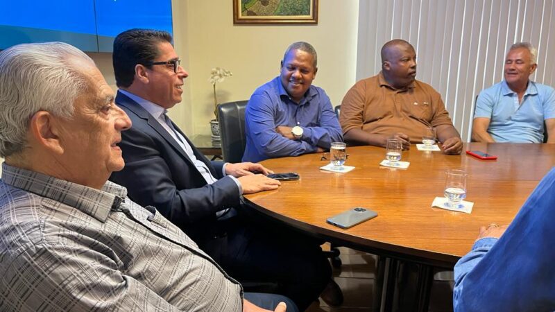 Marcelo Santos e vereadores de Cariacica analisam desafios da região
