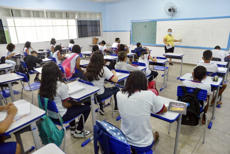 Prefeitura de Vitória convoca mais 1,3 mil profissionais da educação para o ano letivo de 2024