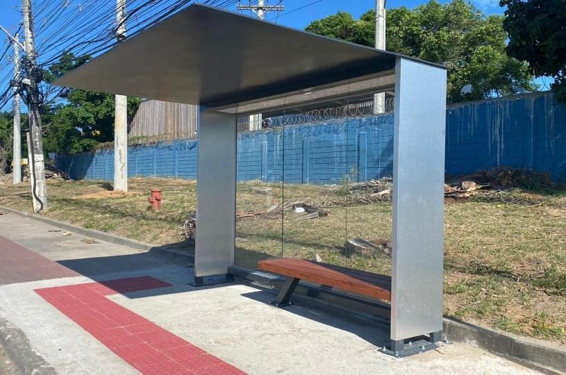 Secretaria de Obras da Serra promove programa de recuperação e nova instalação de abrigos de ônibus
