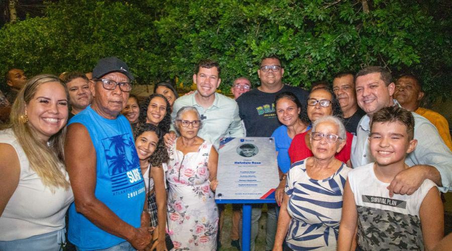 Entrega da praça reformada em Ilha da Conceição é motivo de celebração em Vila Velha